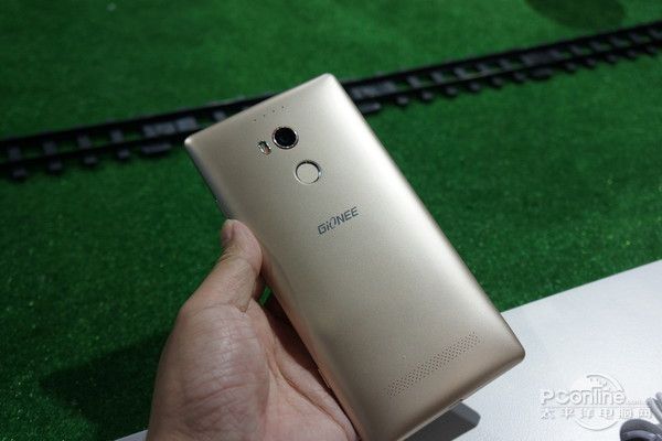 Review Gionee Elife E8. The Chinese like many inches