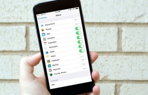 How do I delete old backups to iCloud iPhone and iPad